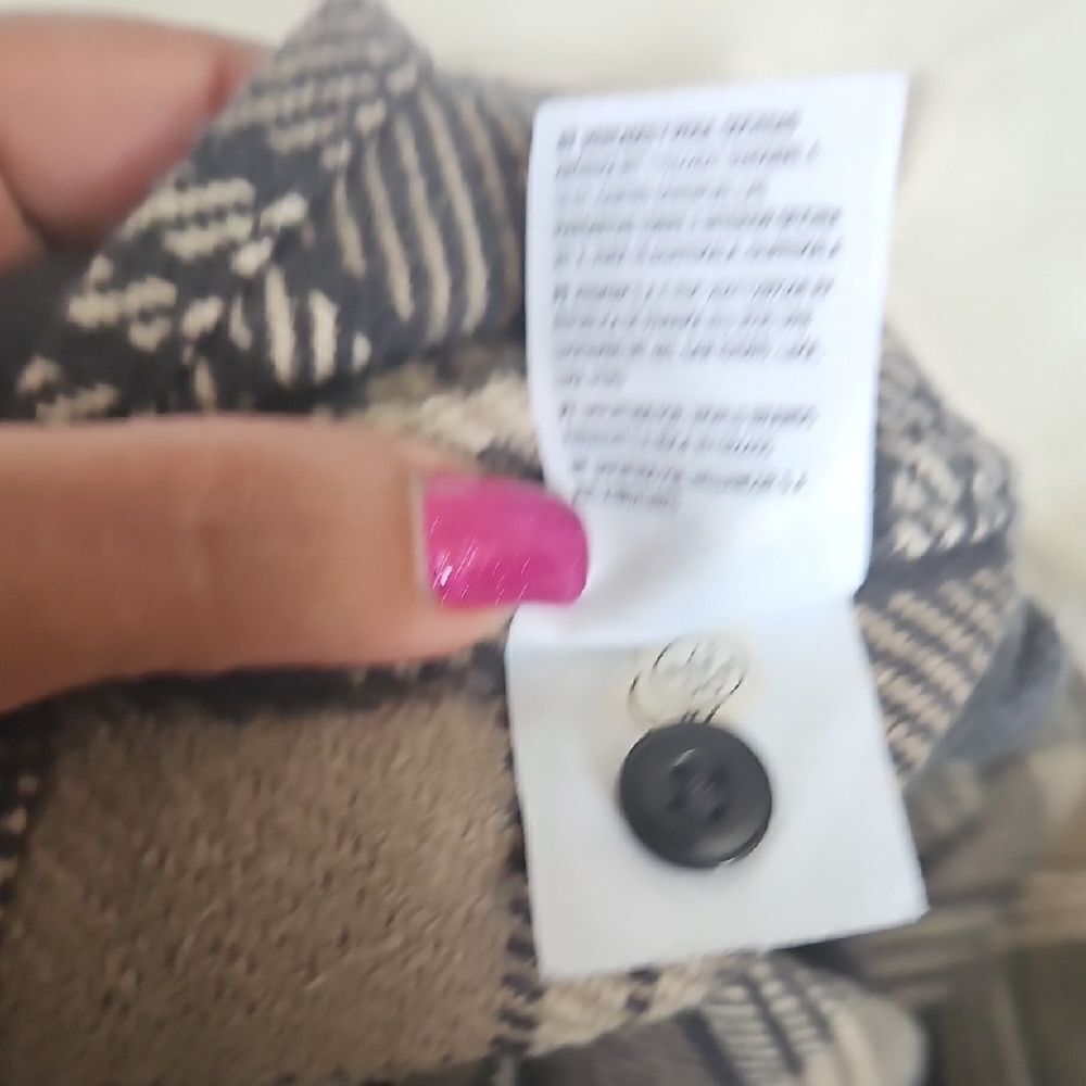 American Eagle Outfitters Black and Tan Plaid Shirt - Picture 13 of 16